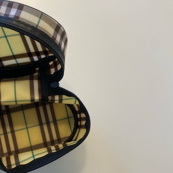 🎉🥳 SALE! 🎉🥳Burberry London Nova Check Cosmetic Bag. 🌟FIRM PRICE🌟‼️ - Picture 4 of 8